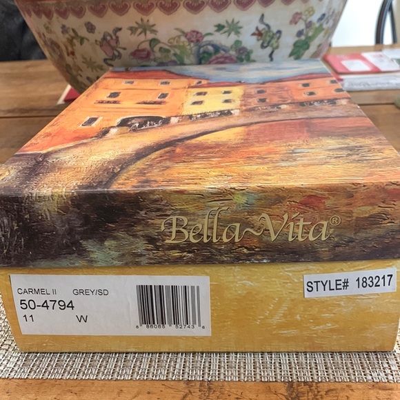 Bella-Vita gray suede leather bottomed pumps, size 11W in their original box. - Picture 6 of 6